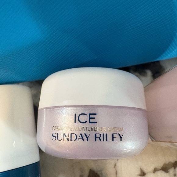 Sunday Riley Travel Kit - Picture 8 of 9